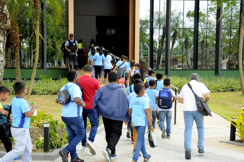 Entrada dos Alunos ao Teatro