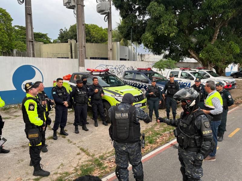 Thales Belo Titular da SEMUTRAN reunido com agentes.