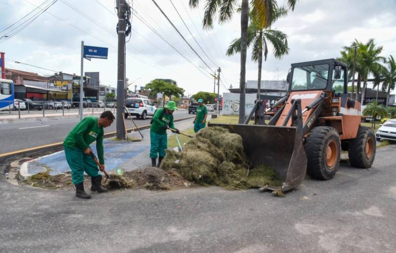 SEURB promovendo a limpeza das praças de Ananindeua