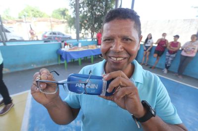 Programa "Olhar Ananindeua" entrega 104 óculos para pacientes em Águas Lindas