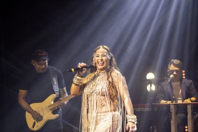 Valéria Paiva realiza show "Val canta Gal", com releituras de clássicos da cantora Gal Costa, no Teatro de Ananindeua