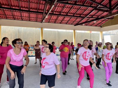 CRAS realiza ação alusiva ao Outubro Rosa com foco na prevenção do câncer de mama e do colo uterino