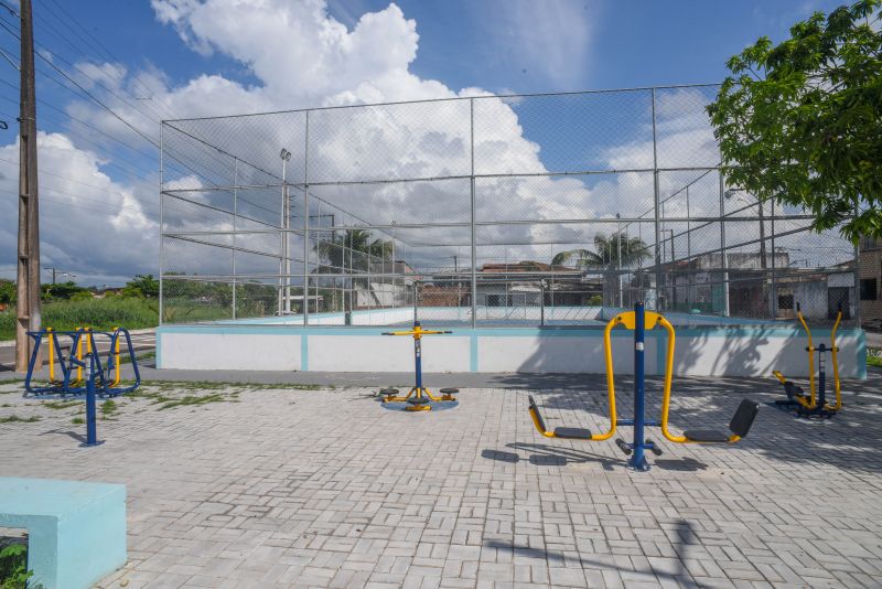 Imagens da praça Maria das Dores Santos Sousa no bairro do Curuçambá