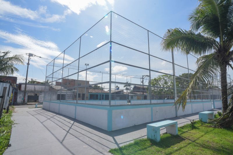 Imagens da praça Maria das Dores Santos Sousa no bairro do Curuçambá