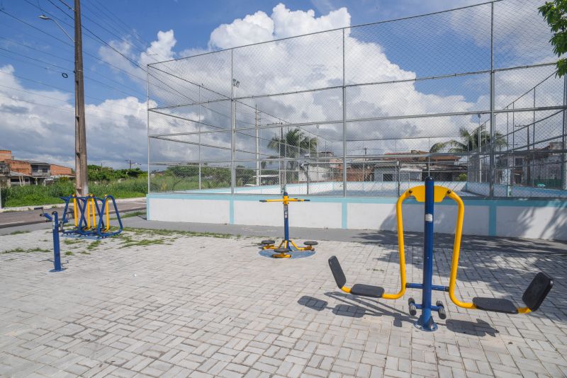 Imagens da praça Maria das Dores Santos Sousa no bairro do Curuçambá