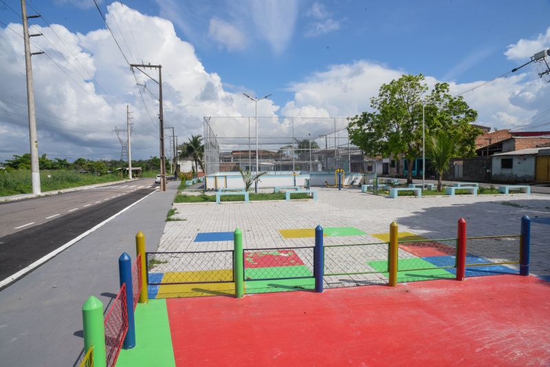 Imagens da praça Maria das Dores Santos Sousa no bairro do Curuçambá