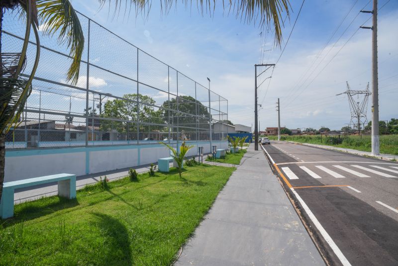 Imagens da praça Maria das Dores Santos Sousa no bairro do Curuçambá