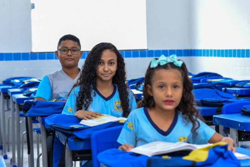 Inauguração da EMEF Maria Estelita Barbosa da Silva, no conjunto Gira Sol bairro Águas Brancas