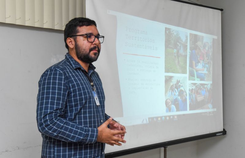 Oficina do Programa Alimenta Cidades, sobre segurança alimentar e estratégias de apoio á agricultura familiar
