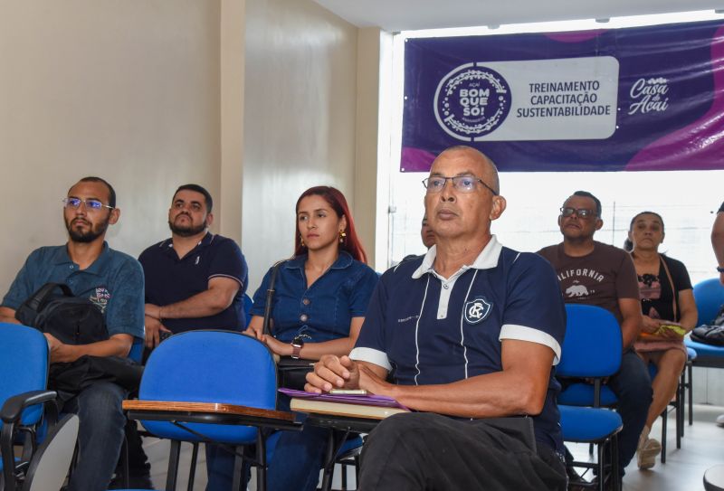 Imagens da capacitação para batedores de açaí de Ananindeua