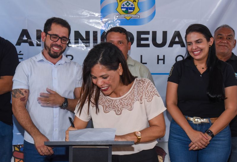 Assinatura de ordem de serviço para início das obras do quintal pedagógico da CMREI Gunnar Vingren, no conjunto Sabía Bairro 40 Horas