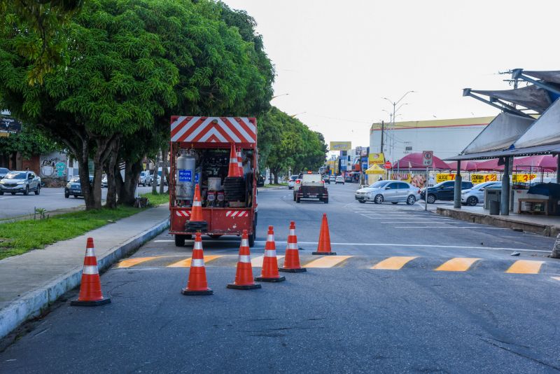 Revitalização da sinalização horizontal da via na avenida Dom Vicente Zico