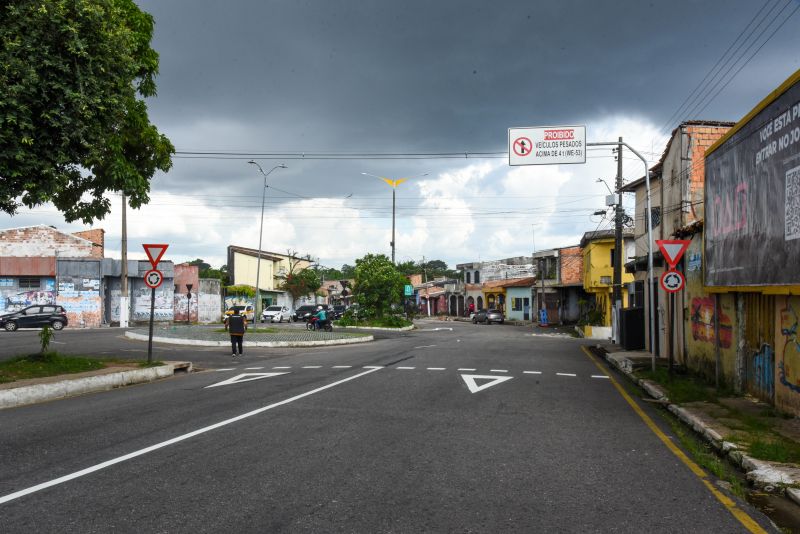 Revitalização da sinalização horizontal da via na avenida Dom Vicente Zico