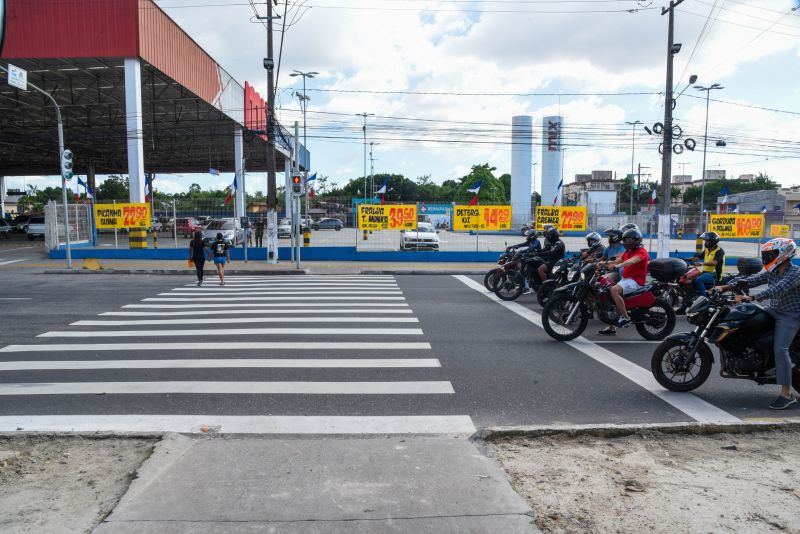 Revitalização da sinalização horizontal da via na avenida Dom Vicente Zico