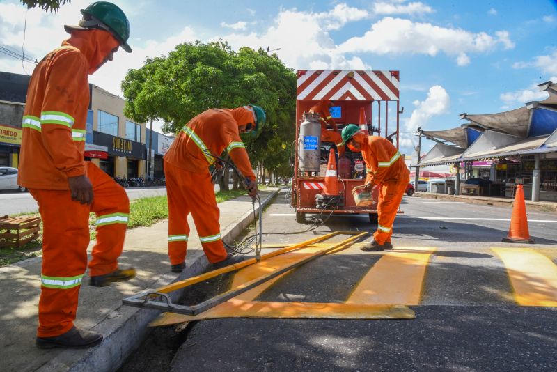 Revitalização da sinalização horizontal da via na avenida Dom Vicente Zico