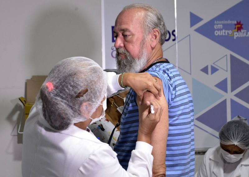 Vacinação na unidade Paulo Frota