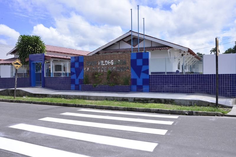 Construção de lombadas e sinalização da faixa de pedestres na escola Hildegarda de Miranda no bairro Curuçambá
