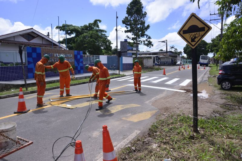 Construção de lombadas e sinalização da faixa de pedestres na escola Hildegarda de Miranda no bairro Curuçambá
