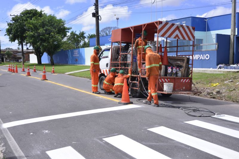 Construção de lombadas e sinalização da faixa de pedestres na escola Hildegarda de Miranda no bairro Curuçambá
