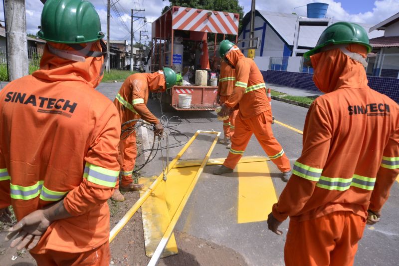 Construção de lombadas e sinalização da faixa de pedestres na escola Hildegarda de Miranda no bairro Curuçambá
