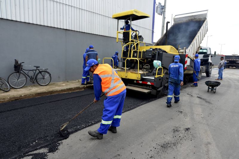 Trabalho de recuperação asfáltica na rua A Cidade Nova Vlll