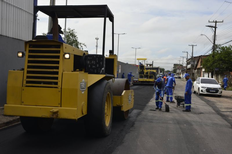 Trabalho de recuperação asfáltica na rua A Cidade Nova Vlll