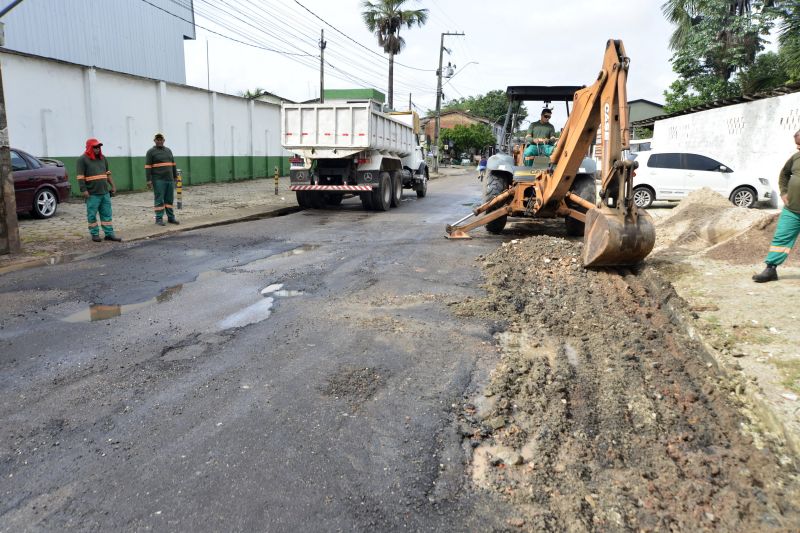 Início da pavimentação asfáltica na estrada Vila Nova