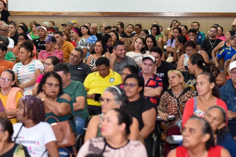 Curso de manipulação de alimentos e precificação no auditório da Semed