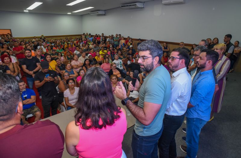 Curso de manipulação de alimentos e precificação no auditório da Semed