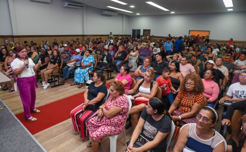 Curso de manipulação de alimentos e precificação no auditório da Semed