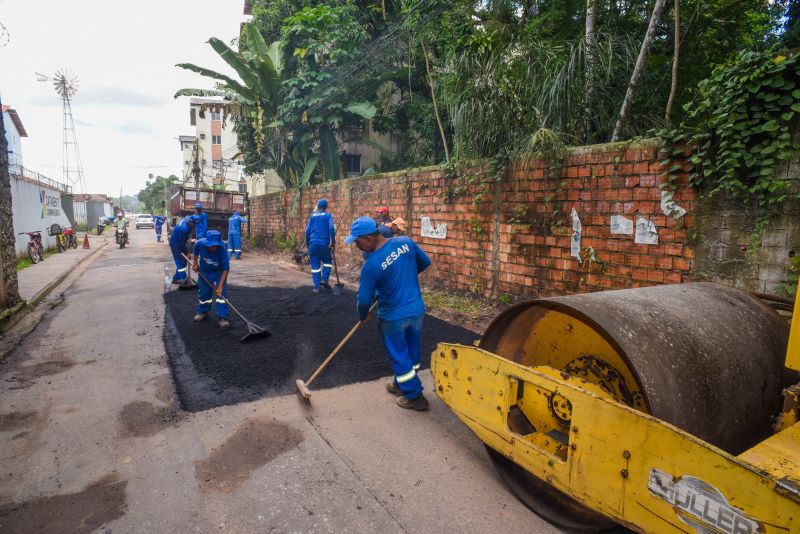 Serviço de recuperação do asfalto da travessa Santa Maria no bairro Centro