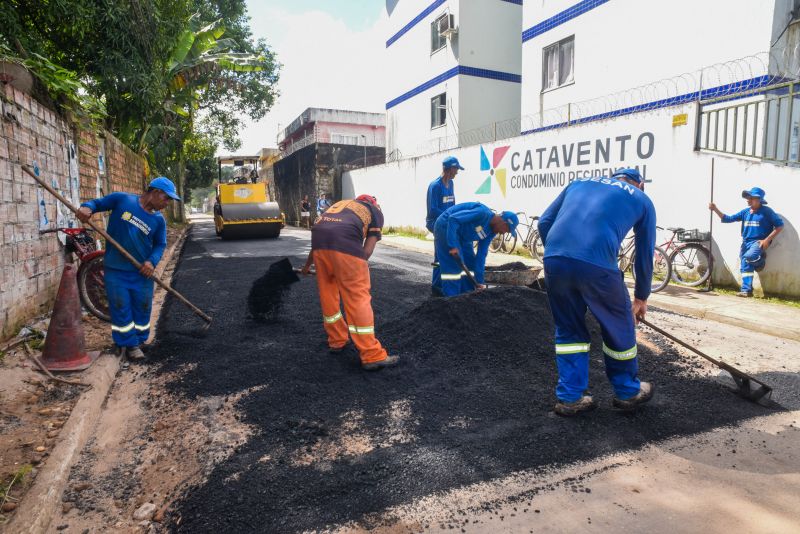 Serviço de recuperação do asfalto da travessa Santa Maria no bairro Centro