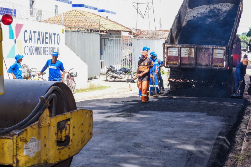 Serviço de recuperação do asfalto da travessa Santa Maria no bairro Centro