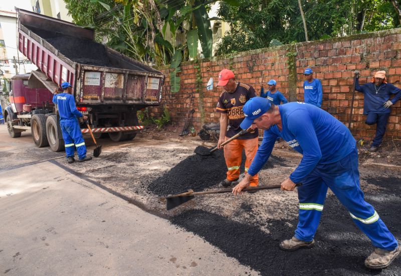 Serviço de recuperação do asfalto da travessa Santa Maria no bairro Centro