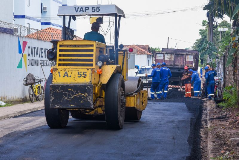 Serviço de recuperação do asfalto da travessa Santa Maria no bairro Centro