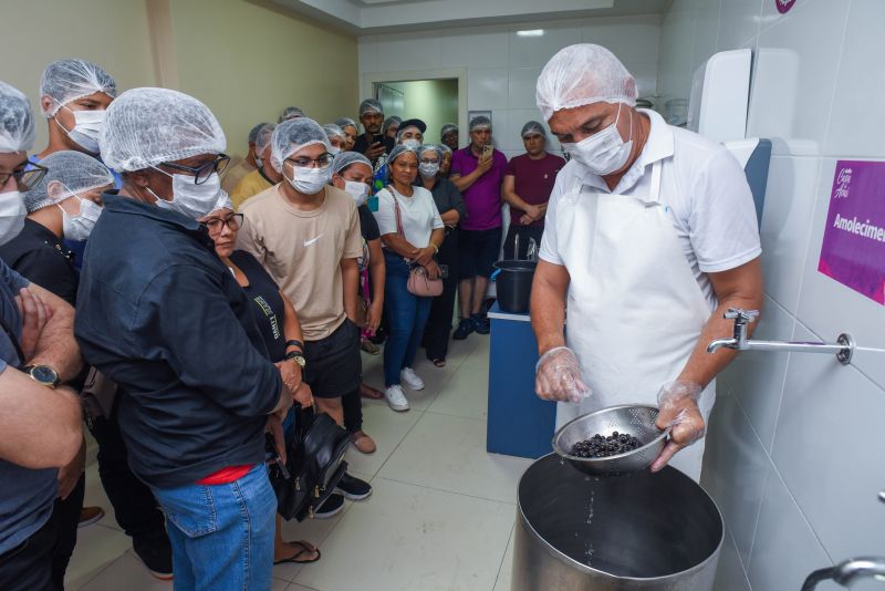 Boas práticas na manipulação do açaí, aula prática de beneficiamento na casa do açaí.