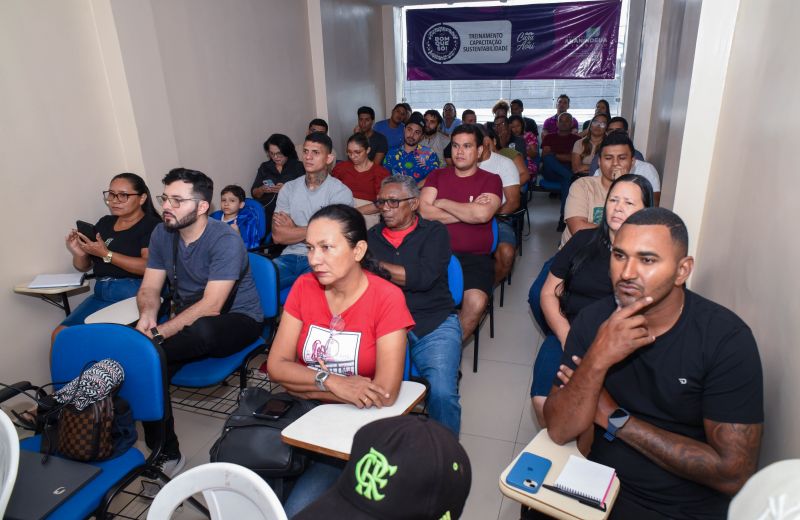 Boas práticas na manipulação do açaí, aula prática de beneficiamento na casa do açaí.