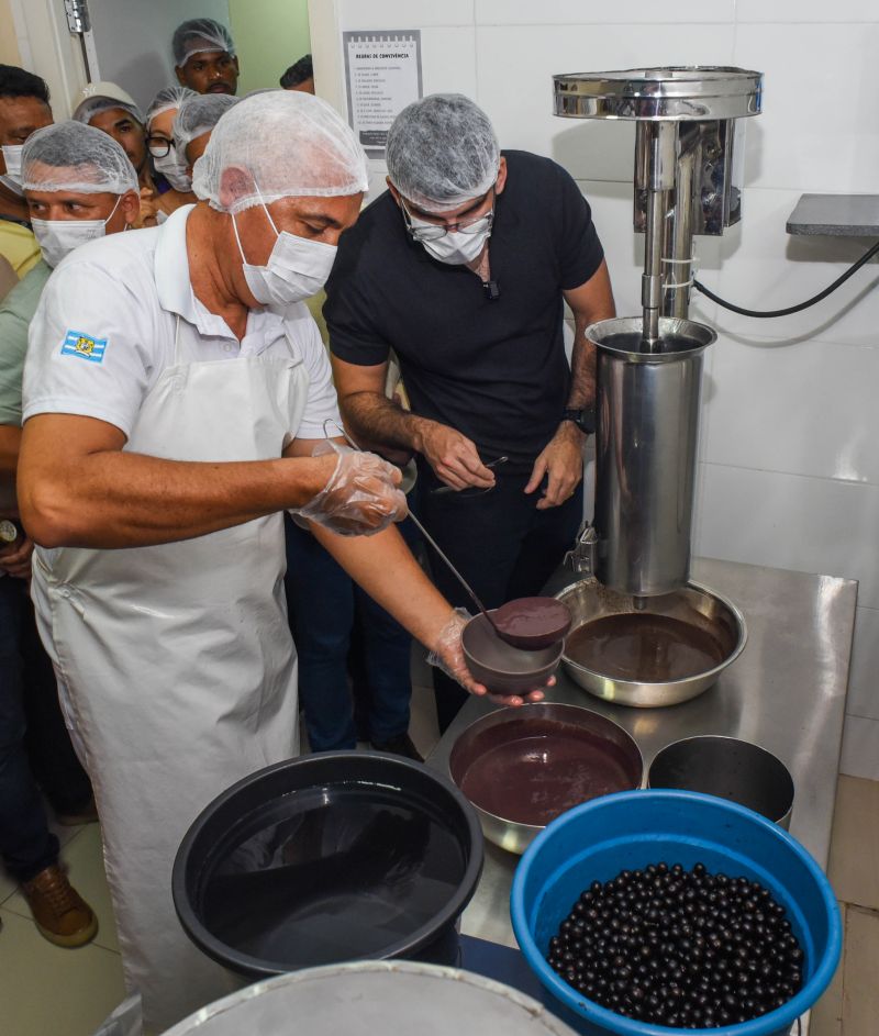 Boas práticas na manipulação do açaí, aula prática de beneficiamento na casa do açaí.