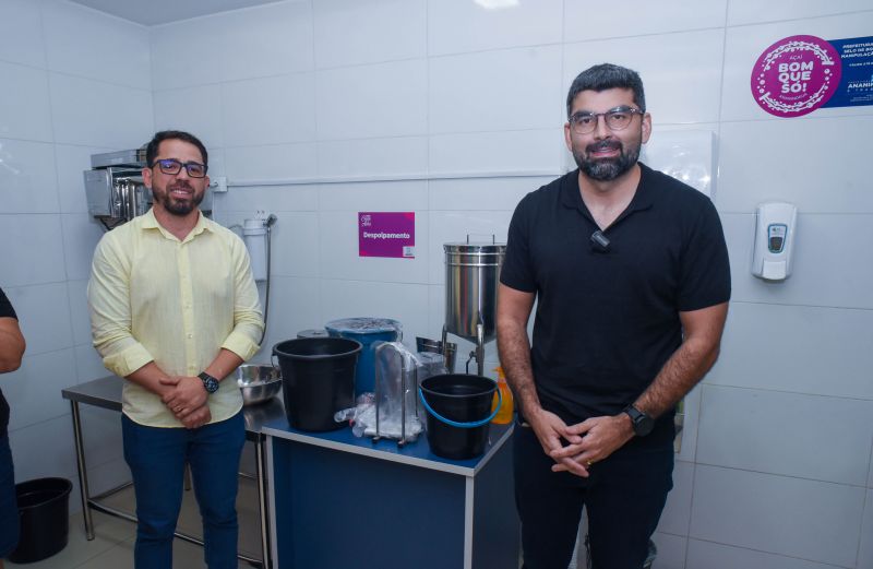 Boas práticas na manipulação do açaí, aula prática de beneficiamento na casa do açaí.