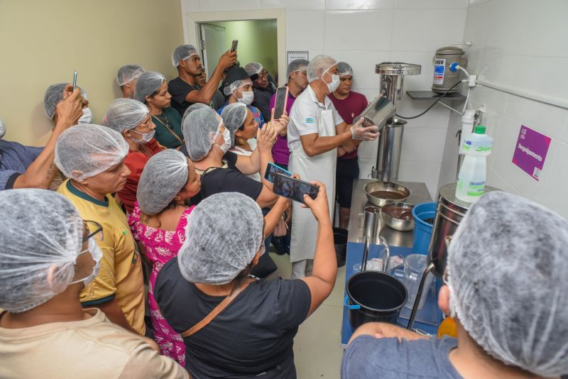 Boas práticas na manipulação do açaí, aula prática de beneficiamento na casa do açaí.