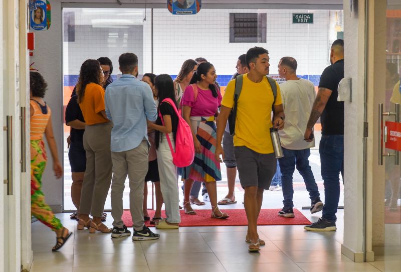 Prova do cursinho municipal no colégio Intelectual na Cidade Nova