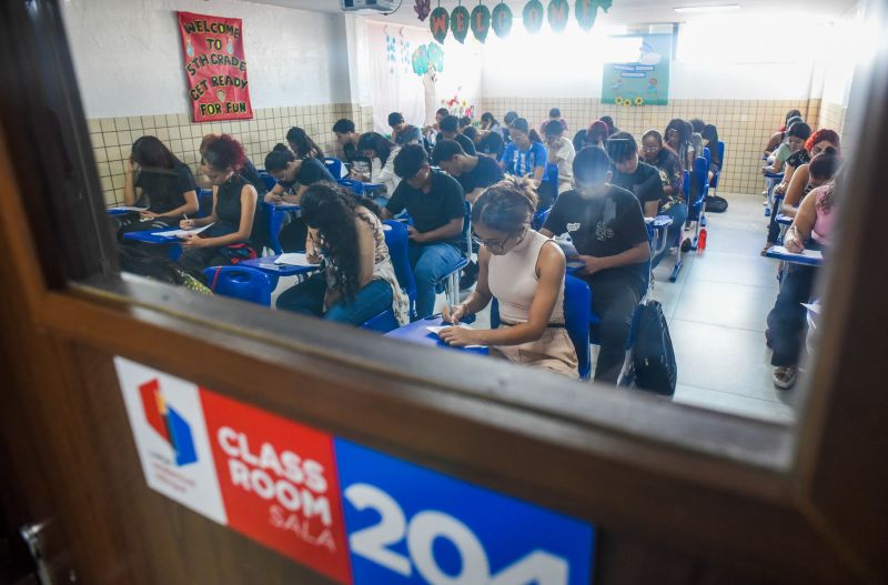 Prova do cursinho municipal no colégio Intelectual na Cidade Nova