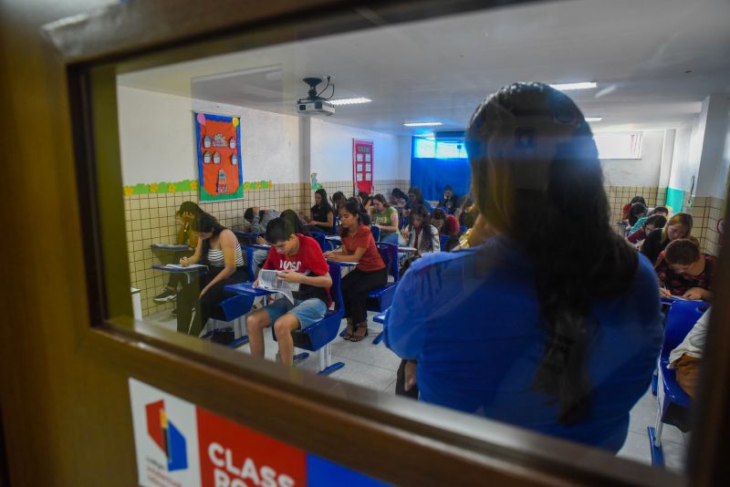 Prova do cursinho municipal no colégio Intelectual na Cidade Nova