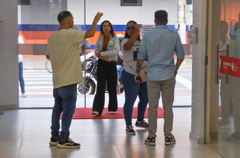 Prova do cursinho municipal no colégio Intelectual na Cidade Nova