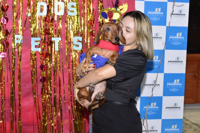 Desfile de Carnaval dos Pets na feira do artesanato