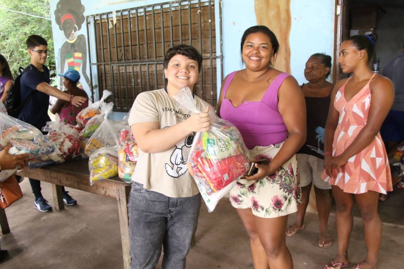 Entrega de cestas básicas no Quilombo do Abacatal