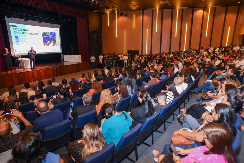 Lançamento do PPP, para Educação Infantil e Encontro de Políticas Públicas para Infância em Ananindeua, no Teatro Municipal