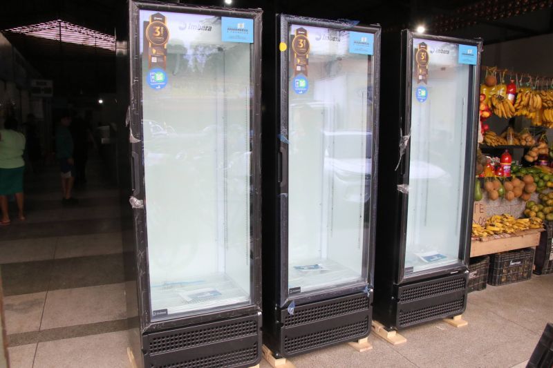 Entrega de refrigeradores para feirantes do município no Mercado do 40 Horas e Mercado da Independência