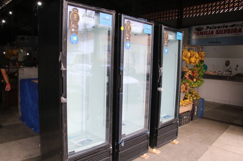 Entrega de refrigeradores para feirantes do município no Mercado do 40 Horas e Mercado da Independência