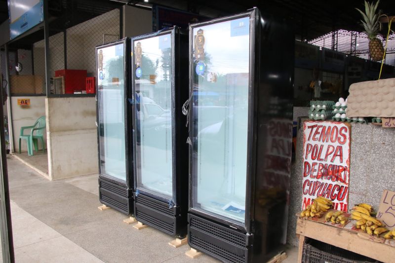 Entrega de refrigeradores para feirantes do município no Mercado do 40 Horas e Mercado da Independência